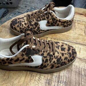 Top Moda Leopard Print Sneakers Women's Low Top Gum Sole New in Box Size 8